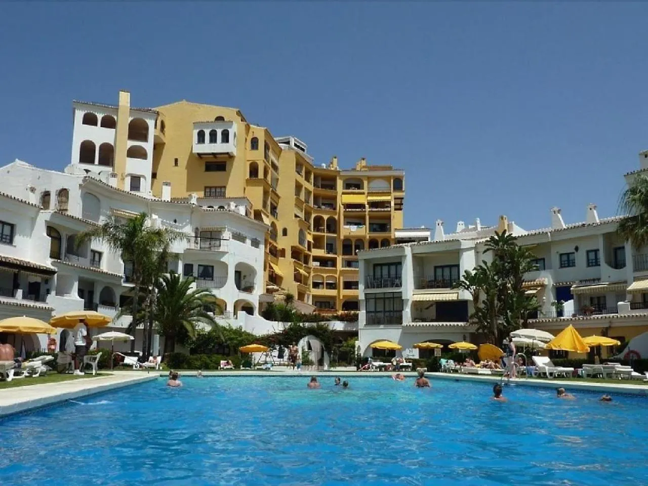 Apartment In Cabopino Marbella